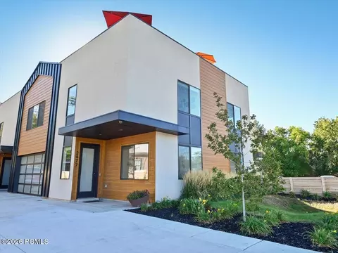 2477 E 700, Salt Lake City, UT 84106