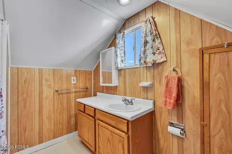 Bath - 6829 E Apache Way, Oakley, UT 84055 photo 3 of 5