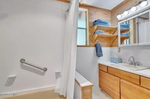 Bath - 6829 E Apache Way, Oakley, UT 84055 photo 2 of 5
