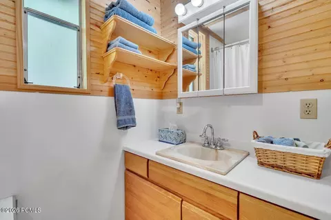 Bath - 6829 E Apache Way, Oakley, UT 84055 photo 1 of 5