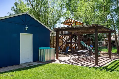 Exterior - 4366 N Meadow Ln, Oakley, UT 84055 photo 4 of 6
