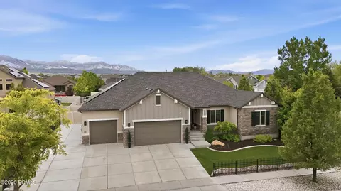 121 W Misty Brook Ln, Tooele, UT 84074