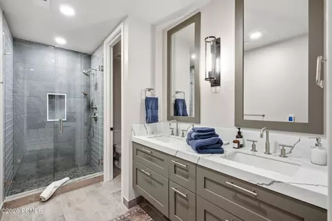 Bath - 4045 E Coopers Hawk Loop, Kamas, UT 84036 photo 4 of 6