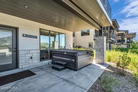 Exterior - 11589 N Deepwater Dr, Hideout, UT 84036 photo 3 of 8