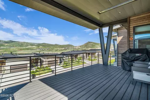 Exterior - 11589 N Deepwater Dr, Hideout, UT 84036 photo 4 of 8