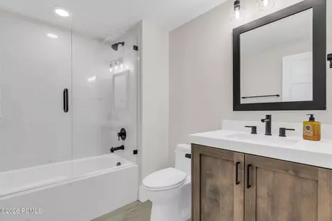 Bath - 11589 N Deepwater Dr, Hideout, UT 84036 photo 1 of 2