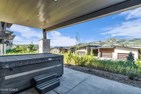 Exterior - 11589 N Deepwater Dr, Hideout, UT 84036 photo 2 of 8