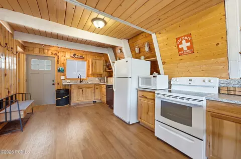 Kitchen - 6836 E Apache Way, Oakley, UT 84055 photo 3 of 4