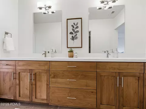 Bath - 402 Shadow Hill Rd, Wanship, UT 84017 photo 7 of 9