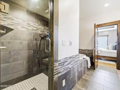 Bath - 402 Shadow Hill Rd, Wanship, UT 84017 photo 2 of 9