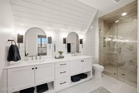 Bath - 763 E Stone Barn Ln, Midway, UT 84049 photo 6 of 7