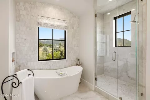 Bath - 763 E Stone Barn Ln, Midway, UT 84049 photo 3 of 7