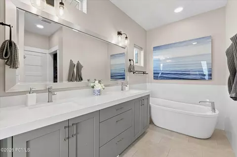 Bath - 11463 N Perspective Dr, Hideout, UT 84036 photo 2 of 6