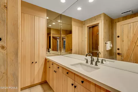 Bath - 3009 E Black Forest Rd, Sundance, UT 84604 photo 6 of 7
