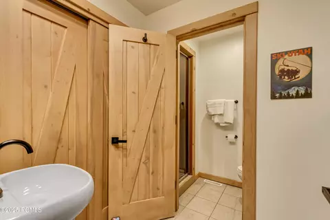 Bath - 3009 E Black Forest Rd, Sundance, UT 84604 photo 4 of 7