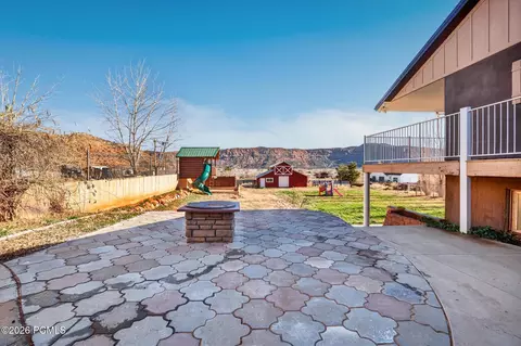 Exterior - 640 N Juniper St, Hildale, UT 84784 photo 4 of 11