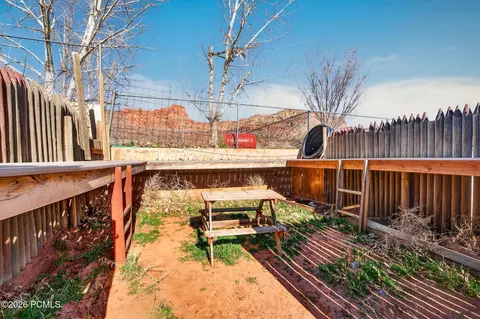 Exterior - 640 N Juniper St, Hildale, UT 84784 photo 10 of 11
