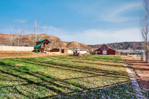 Exterior - 640 N Juniper St, Hildale, UT 84784 photo 9 of 11