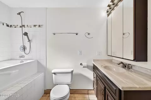 Bath - 640 N Juniper St, Hildale, UT 84784 photo 8 of 9