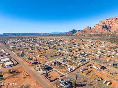 View/Area - 640 N Juniper St, Hildale, UT 84784 photo 8 of 20