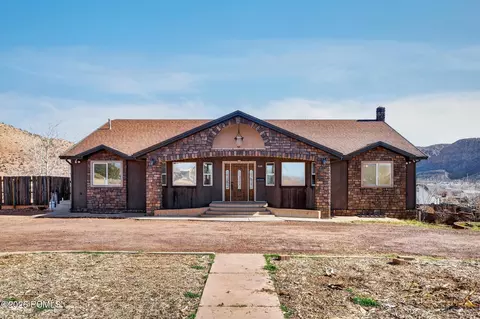 Exterior - 640 N Juniper St, Hildale, UT 84784 photo 1 of 11