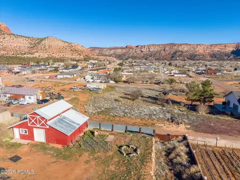 View/Area - 640 N Juniper St, Hildale, UT 84784 photo 10 of 20