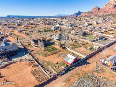 View/Area - 640 N Juniper St, Hildale, UT 84784 photo 7 of 20