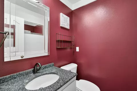 Bath - 640 N Juniper St, Hildale, UT 84784 photo 4 of 9