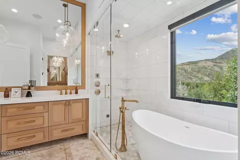 Bath - 1400 E Weber Wild Rd, Oakley, UT 84055 photo 2 of 5