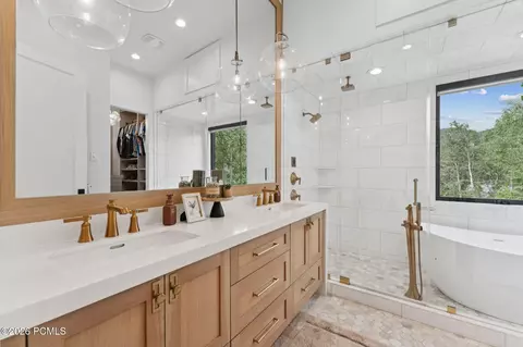 Bath - 1400 E Weber Wild Rd, Oakley, UT 84055 photo 1 of 5