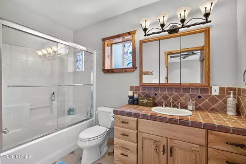 Bath - 425 E Anglers Loop, Panguitch, UT 84759 photo 1 of 7