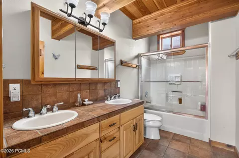 Bath - 425 E Anglers Loop, Panguitch, UT 84759 photo 3 of 7