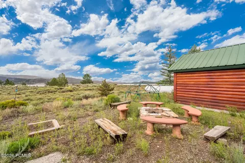 Exterior - 425 E Anglers Loop, Panguitch, UT 84759 photo 6 of 10