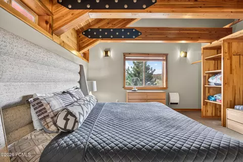 Bedroom - 425 E Anglers Loop, Panguitch, UT 84759 photo 4 of 17
