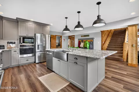 Kitchen - 425 E Anglers Loop, Panguitch, UT 84759 photo 6 of 8