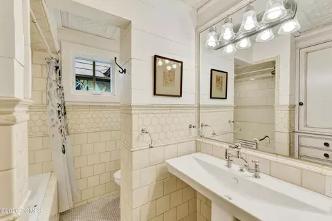 Bath - 2983 E Ridgetop Dr, Sundance, UT 84604 photo 2 of 6