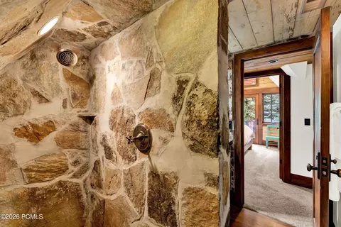 Bath - 2983 E Ridgetop Dr, Sundance, UT 84604 photo 4 of 6