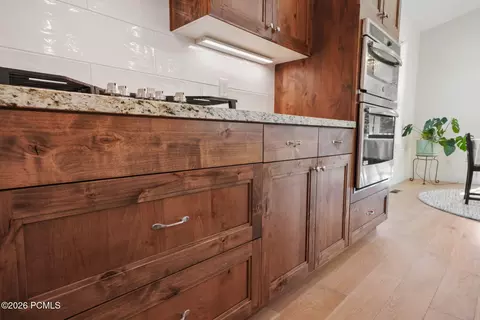 Kitchen - 1238 N Canyon View Rd, Midway, UT 84049 photo 3 of 5