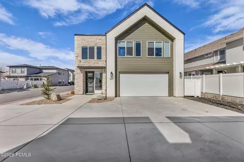 Exterior - 331 S 680 W, Centerville, UT 84014 photo 1 of 5