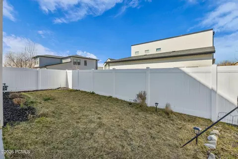Exterior - 331 S 680 W, Centerville, UT 84014 photo 3 of 5