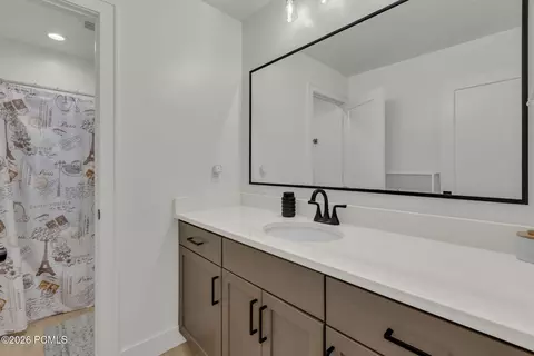 Bath - 331 S 680 W, Centerville, UT 84014 photo 1 of 2