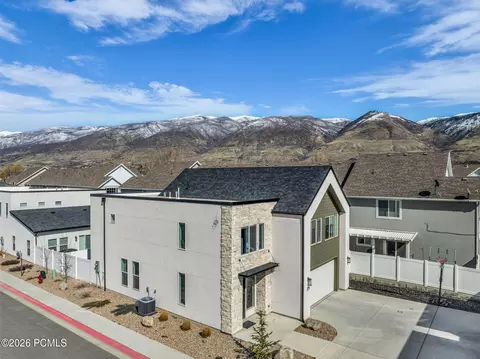 Exterior - 331 S 680 W, Centerville, UT 84014 photo 5 of 5