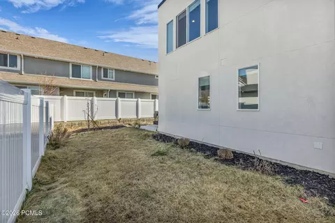 Exterior - 331 S 680 W, Centerville, UT 84014 photo 4 of 5