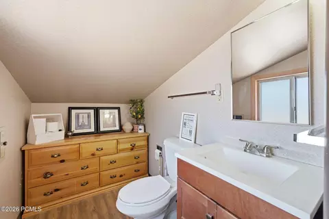 Bath - 8750 E Soldier Creek Way, Daniel, UT 84032 photo 2 of 2