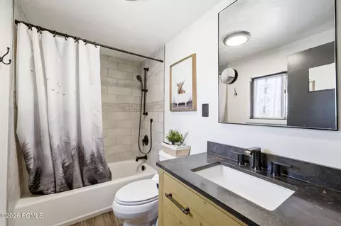 Bath - 8750 E Soldier Creek Way, Daniel, UT 84032 photo 1 of 2