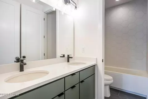 Bath - 487 W Ascent Dr, Hideout, UT 84036 photo 4 of 4