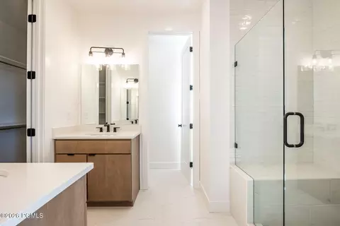 Bath - 487 W Ascent Dr, Hideout, UT 84036 photo 2 of 4