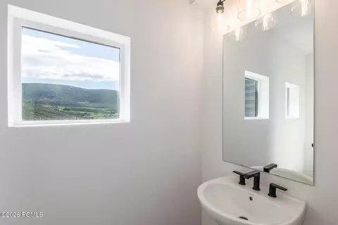 Bath - 487 W Ascent Dr, Hideout, UT 84036 photo 1 of 4