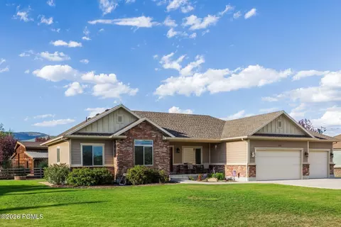 Exterior - 454 W 4200 N, Oakley, UT 84055 photo 3 of 13