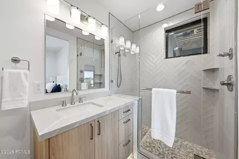 Bath - 1230 E Longview Dr, Hideout, UT 84036 photo 10 of 10